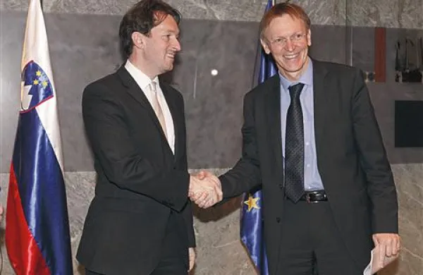 Evropski komisar za okolje Janez Potočnik (desno)  je prepričan, da je treba izdelati skupno strategijo držav, ki si delijo severni Jadran. Levo predsednik DZ Gregor Virant. 