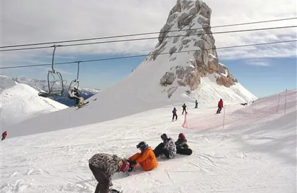 Na naši strani Kanina je smuka možna samo še  po progi Prevala, na italijanski pa vse do doline