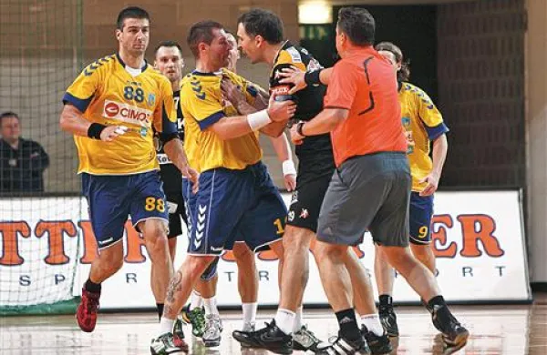 Boj med Cimosom in Celjem za drugo mesto v prvenstvu, ki prinaša igranje v ligi prvakov, bo še neusmiljen