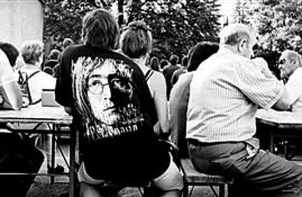 Jernej Skrt, fotografija iz serije Veselica, 2008