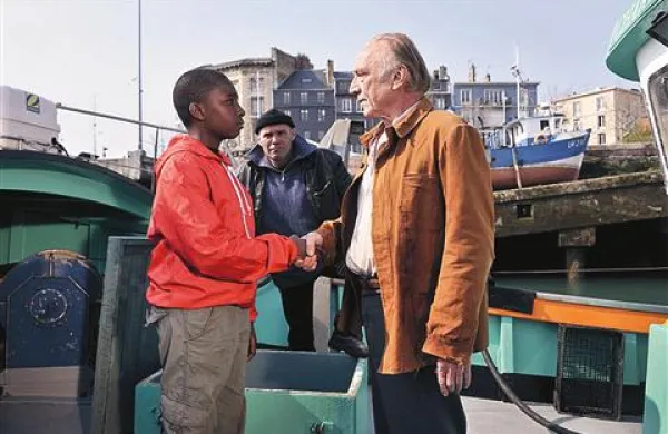 Idrissa (Blondin Miguel) in Marcel Marx (Andrè Wilms) v  Le Havru  
