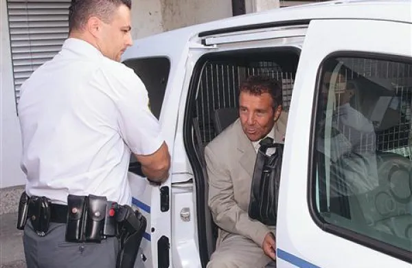 Srečka Prijatelja čaka konec maja začetek novega sojenja. Če do takrat komisija ne bo ugodila njegovi prošnji za predčasni odpust, ga  bodo na sojenje vozili pravosodni policisti. 