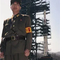 Severna Koreja je 30-metrsko raketo Unha-3 (Vesolje-3) izstrelila ob 100. obletnici rojstva ustanovitelja države Kim Il Sunga