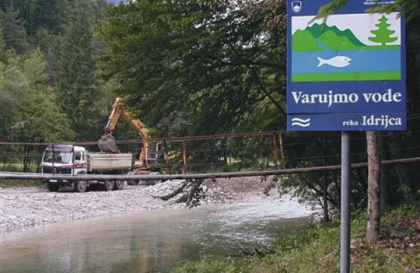 Ministrstvo za gospodarski razvoj in tehnologijo je izdalo odločbo o dodelitvi evropskih sredstev za ureditev odvajanja in čiščenja odpadnih voda v porečju Idrijce