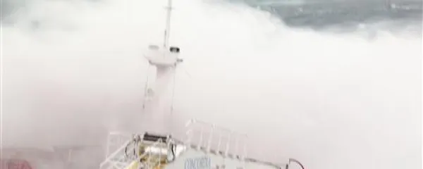 Ko te sredi oceana premetava, so tudi tankerji ranljivi   