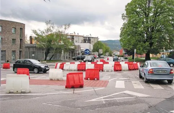 Sedanje montažno krožišče bo postalo stalno, “plastiko” pa bodo selili ob letališče