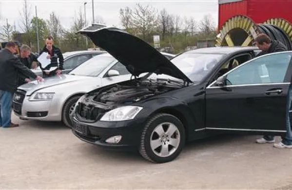Za prestižnega mercedesa sta se zanimali tudi avtohiši Špan in Autodelta, a sta od nakupa odstopili pri 24.000 evrih
