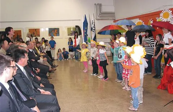 V Otlici so se pred komaj dvema letoma takole veselili temeljite prenove šole 