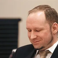 Na sodišču v Oslu se je popoldne končal prvi dan sojenja norveškemu desničarskemu skrajnežu Andersu Behringu Breiviku