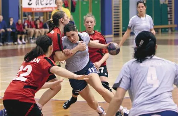 Ajdovke (v modrih dresih, fotografija je s tekme v Luciji) so bile tokrat boljše od Pirančank 