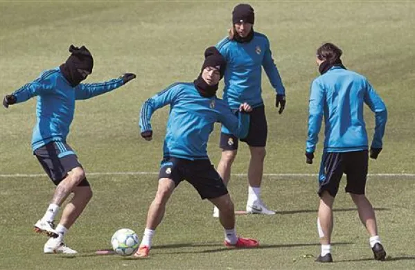 Igralci madridskega Reala med treningom in pripravami na srečanje z Bayernom