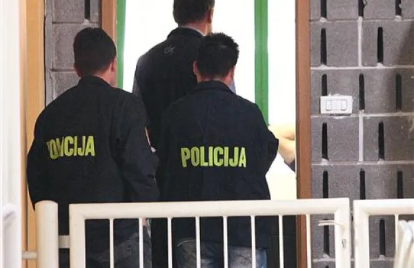 Kriminalisti na Zavodu za šport v kompleksu Bonifika 