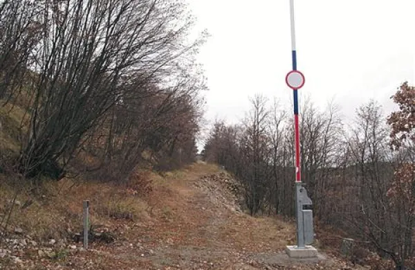 Miha K.  si je s prevozom devetih afganistanskih državljanov čez slovensko-hrvaško mejo prislužil pogojno zaporno kazen. Fotografija je simbolična.