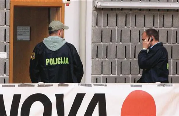 Po hišni preiskavi  so  Florjaniča zadržali še čez noč 