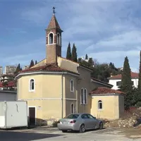 Ob  gradnji na območju Slavnikovih garaž bodo morali ohraniti cerkvico Matere milosti