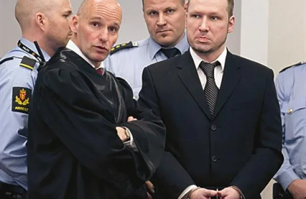 Norveški desničarski skrajnež in terorist Anders Behring Breivik je danes na nadaljevanju sojenja v Oslu ocenil, da bi bil edini “pravičen” rezultat sojenja oprostilna sodba ali smrtna kazen