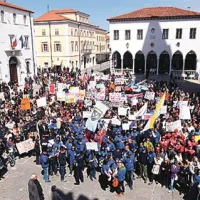 V Kopru je protestiralo 1500 ljudi