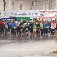 Start pred gasilskim domom na Colu