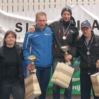 Najhitrejši na Javorniku, z desne: Borut Malavašič, Marco Moretton, marko Tratnik. Ob njih Silvana Tratnik. 
