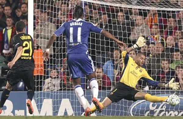 Za Chelsea je zadel Drogba