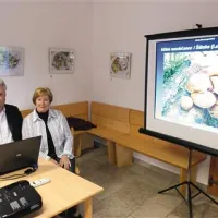 Poznavalca gob Slavko Šerod in Ljubica Tavčar Bandelj na enem izmed predavanj v Pliskovici