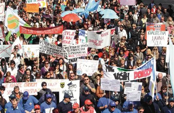 Na Titovem trgu je bilo včeraj več protestnikov, kot so jih pričakovali organizatorji