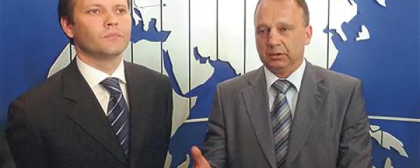 Tomaž Martin Jamnik (na desni) je nadzornikom Luke ponudil  odstop 