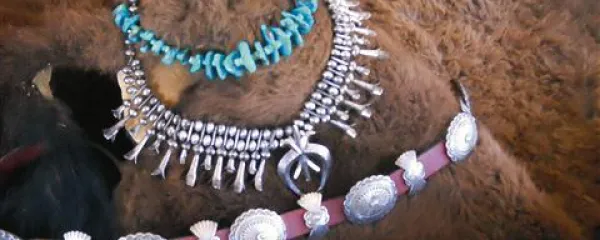 Tradicionalni nakit na bizonovi koži 