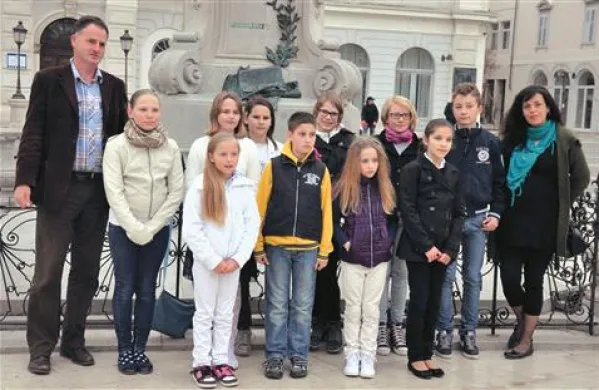 Mladi piranski pianisti s svojimi profesorji