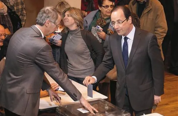 Francois Hollande je glasoval v svojem kraju Tulle v osrednji Franciji,  kjer je tudi pričakal izide volitev