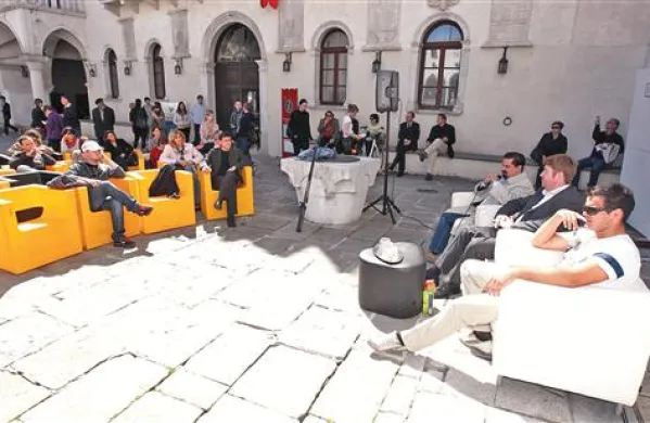 Na Titovem trgu so se humanisti spraševali o svoji usodi
