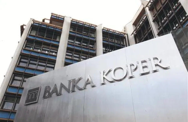 Banka Koper je danes v Delu objavila javno dražbo za paket 133.375 delnic oziroma 0,83 odstotka družbe Hoteli Bernardin, ki so bile pri njej zastavljene za posojilo
