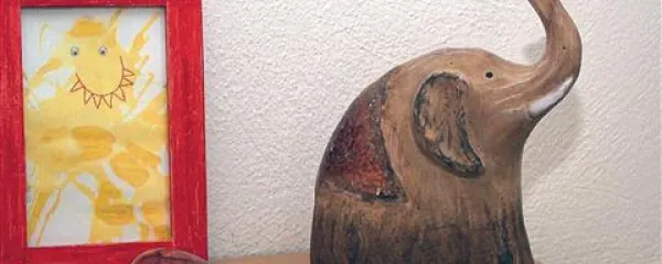 Kipec ali sliko slona postavimo  v vzhodni delu stanovanja, ki je območje  ustvarjalnosti, znanja, zdravja, plodnosti in  novih začetkov