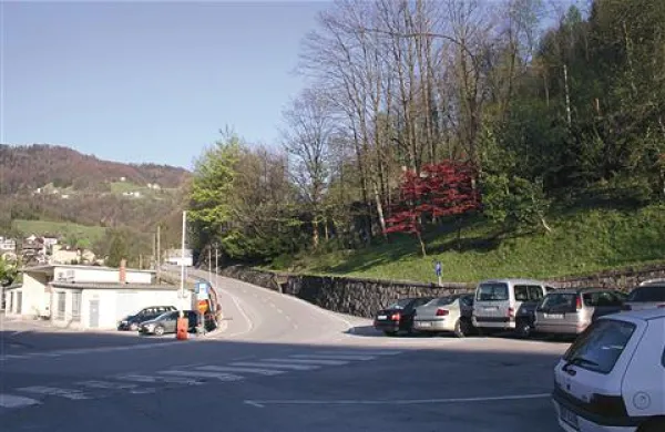 Konec maja naj bi bilo znano, kdo bo za avtobusno postajo zgradil poslovno-garažni objekt 