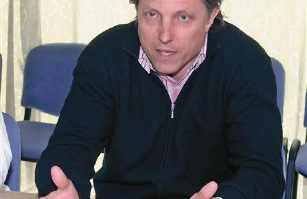 Evgenij Komljanec: “Lahko nam naložijo, da začnemo ponujati vse omenjene  storitve in na  leto ustvarimo 300.000 do 400.000 evrov izgube. Potem pa ne bomo zmogli zagotavljati  niti osnovnega  zdravstva.”