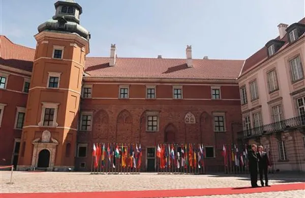 Kitajski politični vrh je v Varšavi presenetil z napovedjo velikih vlaganj v Evropo