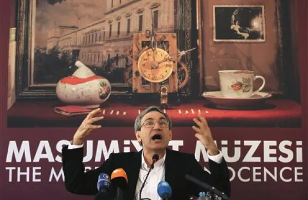 Orhan Pamuk na otvoritvi Muzeja nedolžnosti v Istanbulu