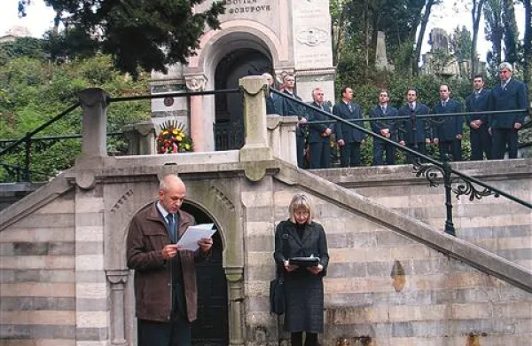 Zbrani na spominski svečanost na Reki so se poklonili  stoti obletnici smrti Josipa Gorupa