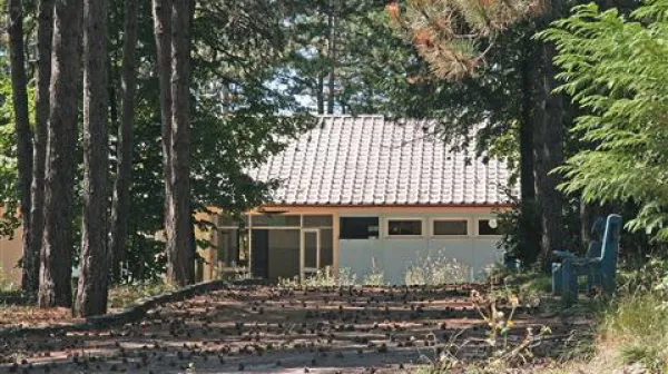 Občina Hrpelje-Kozina želi na območju nekdanje vojašnice na Kozini zgraditi tri milijone evrov vreden center starejših občanov. V njem naj bi živelo približno sto  starostnikov.
