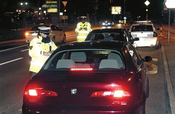 Večina pritožb na delo policistov se nanaša na postopke v prometu