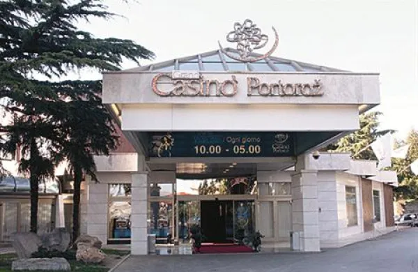 Po petdnevni stavki članov portoroške in lipiške enote Sindikata igralniških delavcev Slovenije v Casinoju Portorož so danes predvidena pogajanja sindikatov z upravo družbe