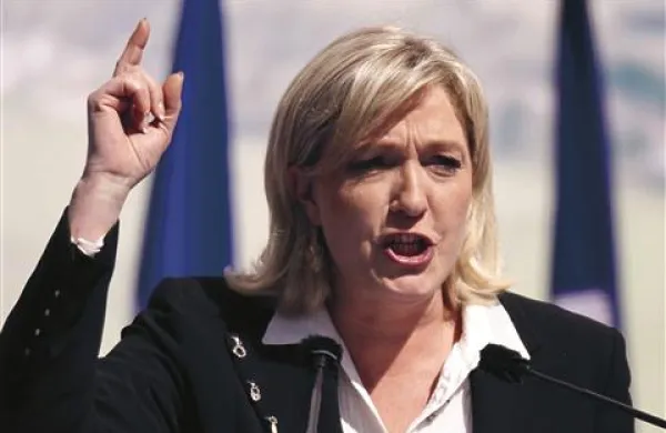 Marine Le Pen v drugem krogu predsedniških volitev ne bo podprla ne Nicolasa Sarkozyja niti  Francoisa Hollandea
