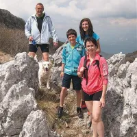 Navijaška skupina ob progi pod vrhom Matajurja: družina Berginc z Livka