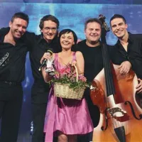Zmagovalci leta 2009, preden je festival MMS zamrl, skupina Jazz Station s skladbo Delam, kar se ne sme