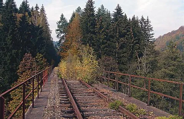 Tatovom na Češkem je uspel neverjeten podvig, saj so ukradli desettonski jeklen most za pešce, ki je povezoval vasi Loket in Horni Slavkov za zahodu države