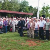 Ljudstvo je  vstalo, ko je  zadonela primorska himna