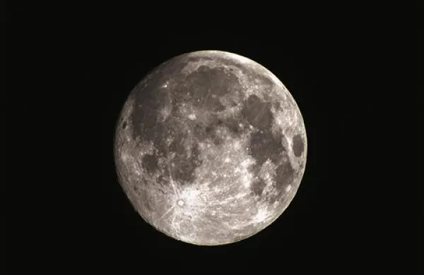 Luna bo jutri videti velika in svetla