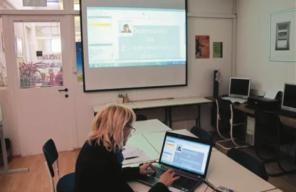 Ljudska univerza Ajdovščina želi  ponudbo izobraževanj nadgraditi z višješolskimi in visokošolskimi študijskimi programi