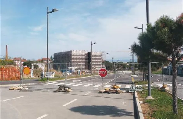 Vozijo po cesti brez uporabnega dovoljenja