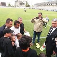 Alessandro Del Piero v objemu oboževalcev   